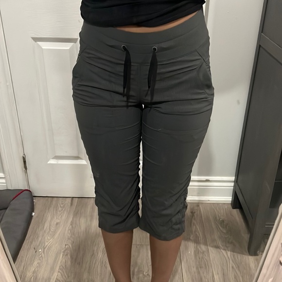 Lululemon dance studio cropped - Picture 2 of 4